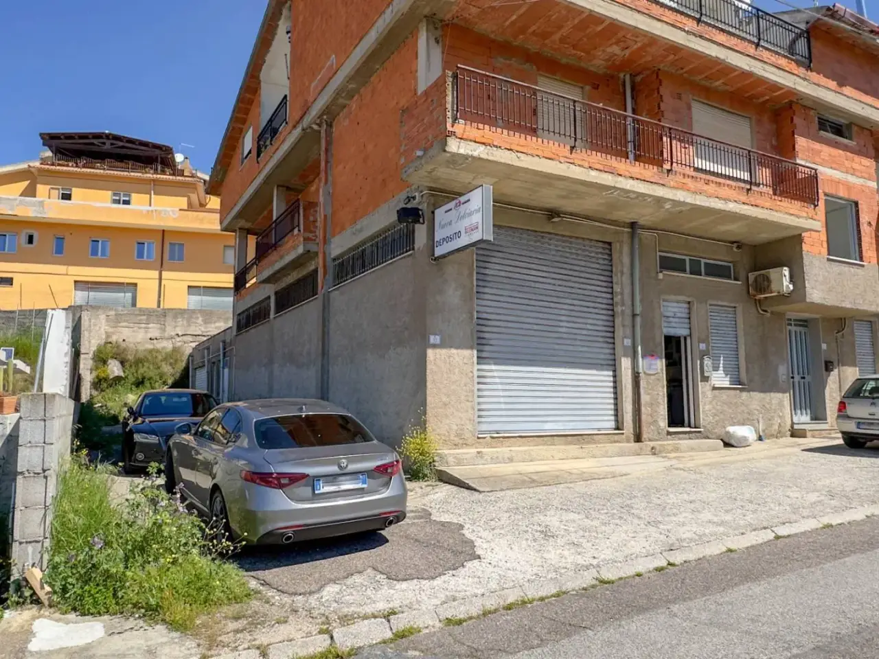 Negozio in Via Fratelli Cervi Snc, Nuoro, {3} - Foto 2