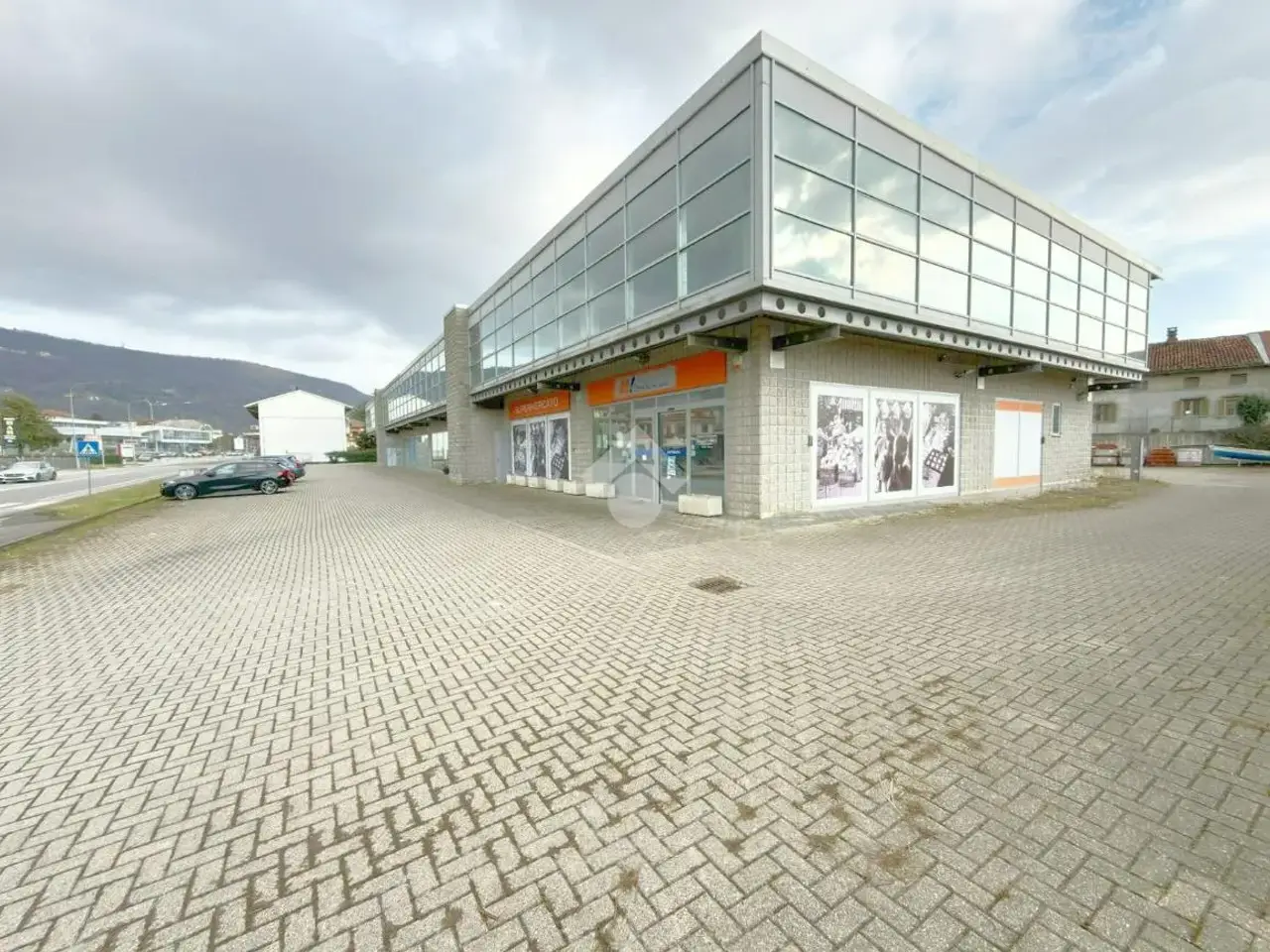 Capannone in Via Statale 32, Bollengo, {3} - Foto 2