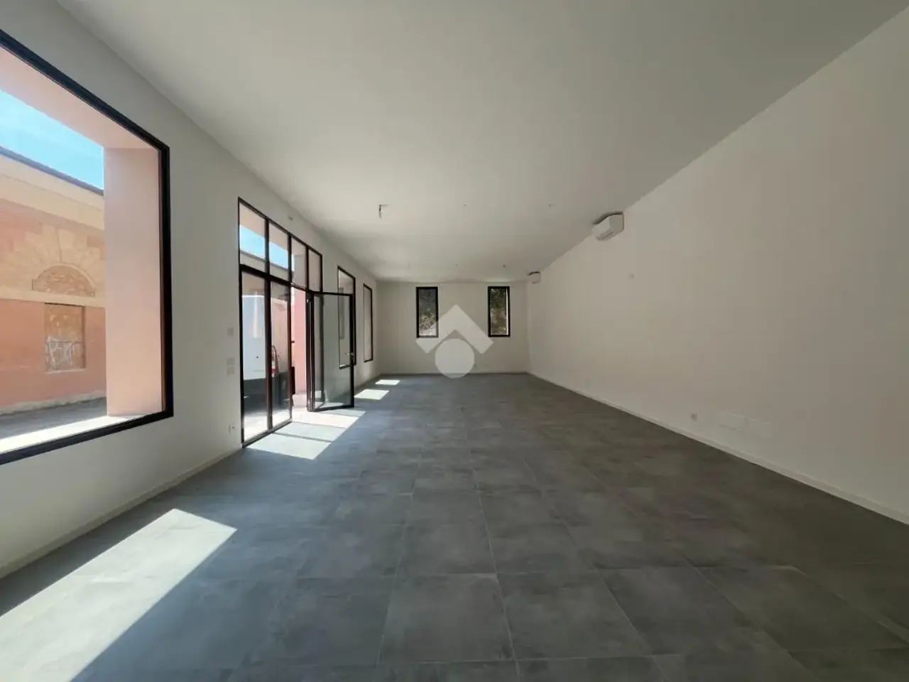 Negozio in Via Donato 22, Bassano Del Grappa, {3} - Foto 1