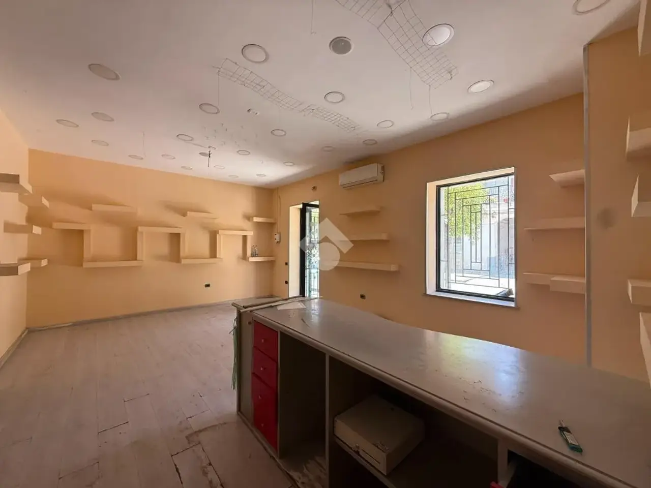 Negozio in Viale dei Ligustri 22, Casalnuovo Di Napoli, {3} - Foto 2