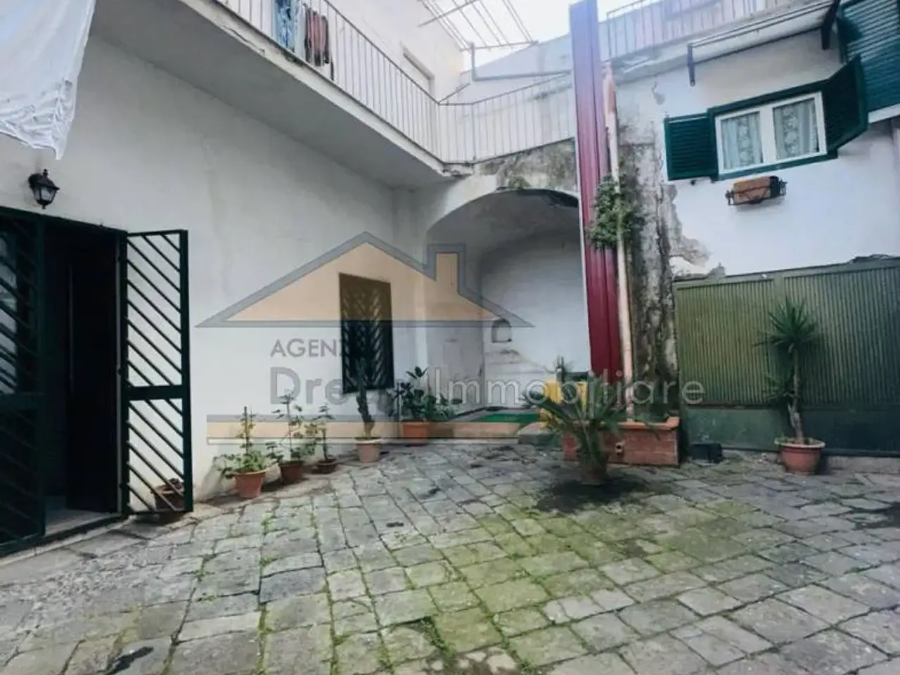 Palazzina commerciale in Vico Pianese, Giugliano In Campania, {3} - Foto 1