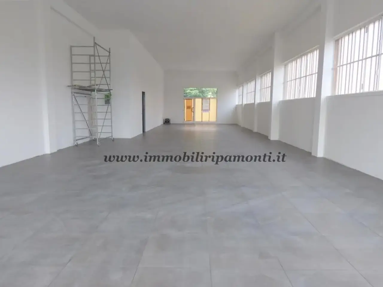 Capannone in Via Achille Grandi 26, Lecco, {3} - Foto 1