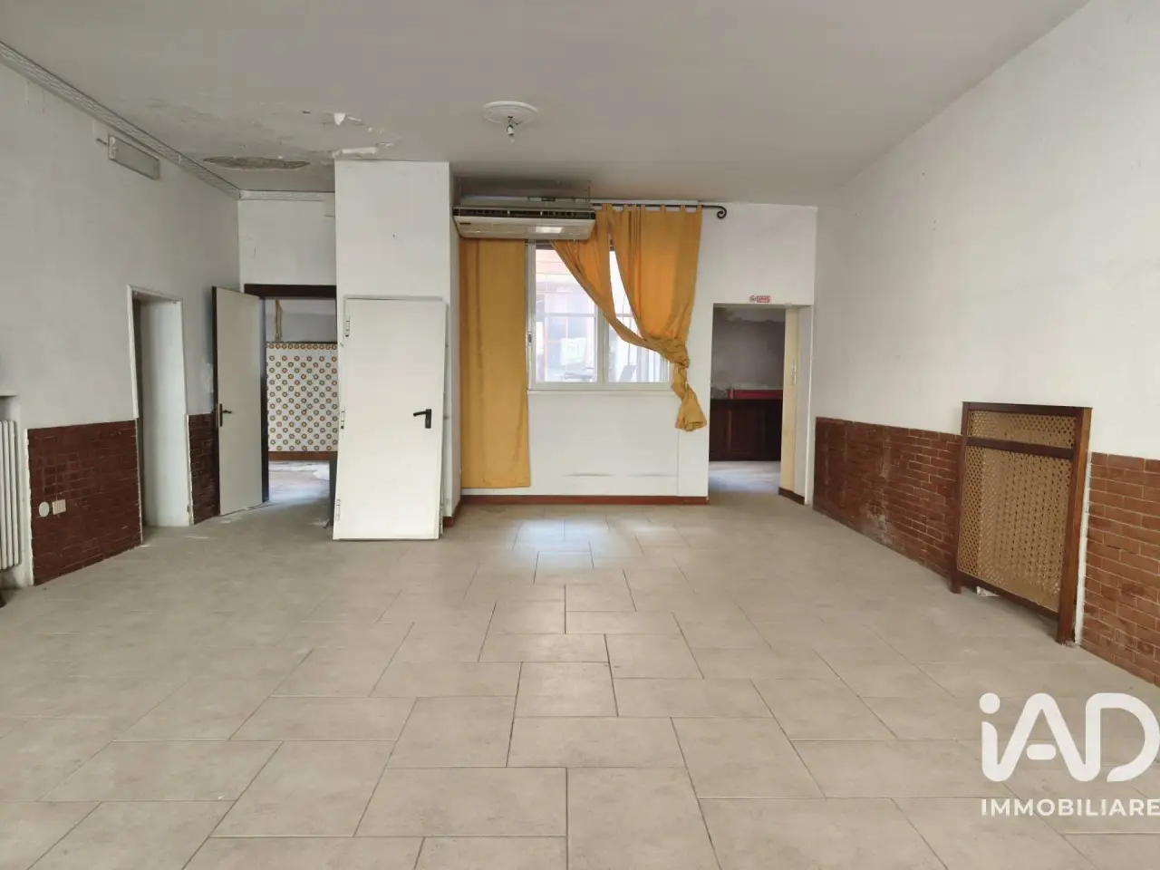 Esercizio commerciale in Via Fornasini 25, Medicina, {3} - Foto 2