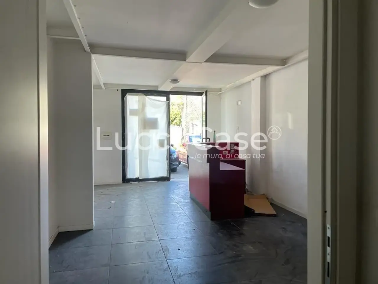 Negozio in Carlo Pisacane 128, Viareggio, {3} - Foto 2