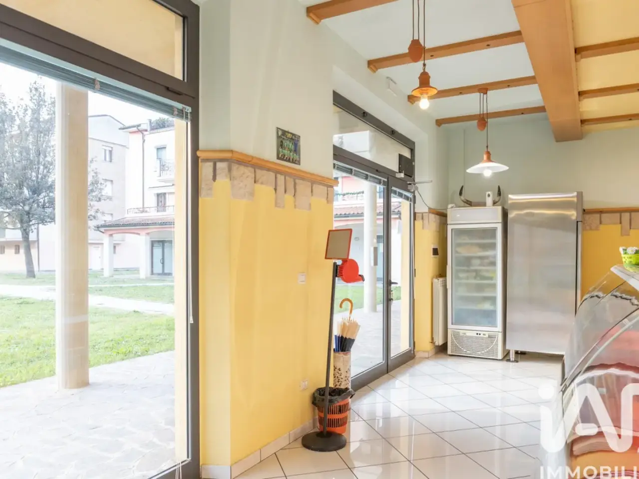 Esercizio commerciale in Piazza Leon Dehon 4, Loreto, {3} - Foto 2