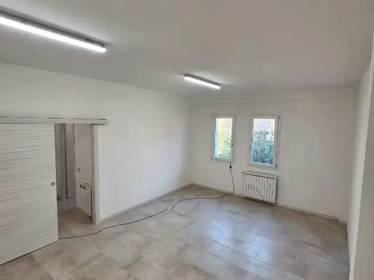 Palazzina commerciale in Via Caduti sul Lavoro 84., Modena, {3} - Foto 1