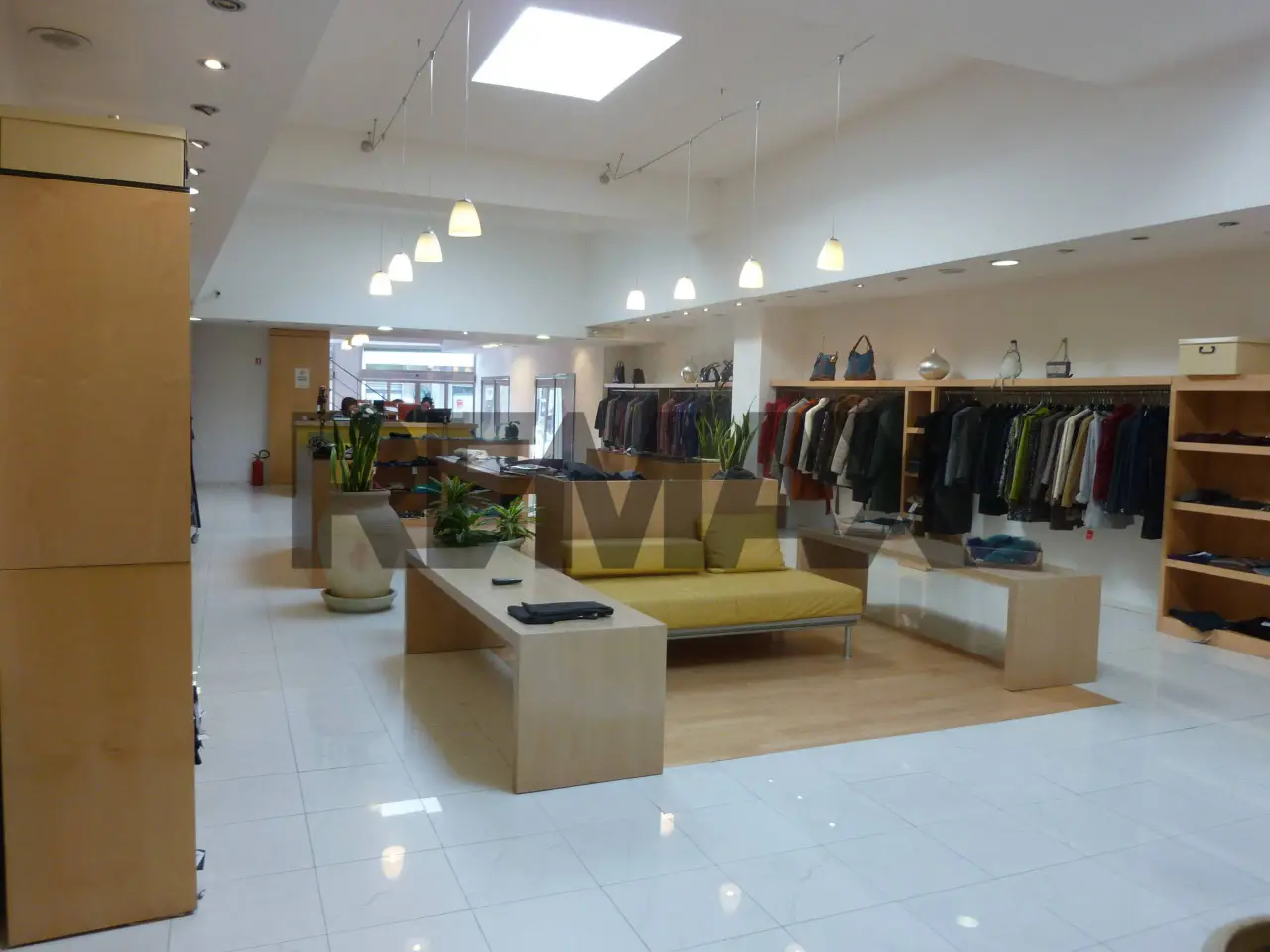 Negozio in Viale Monastir 44, Cagliari, {3} - Foto 2