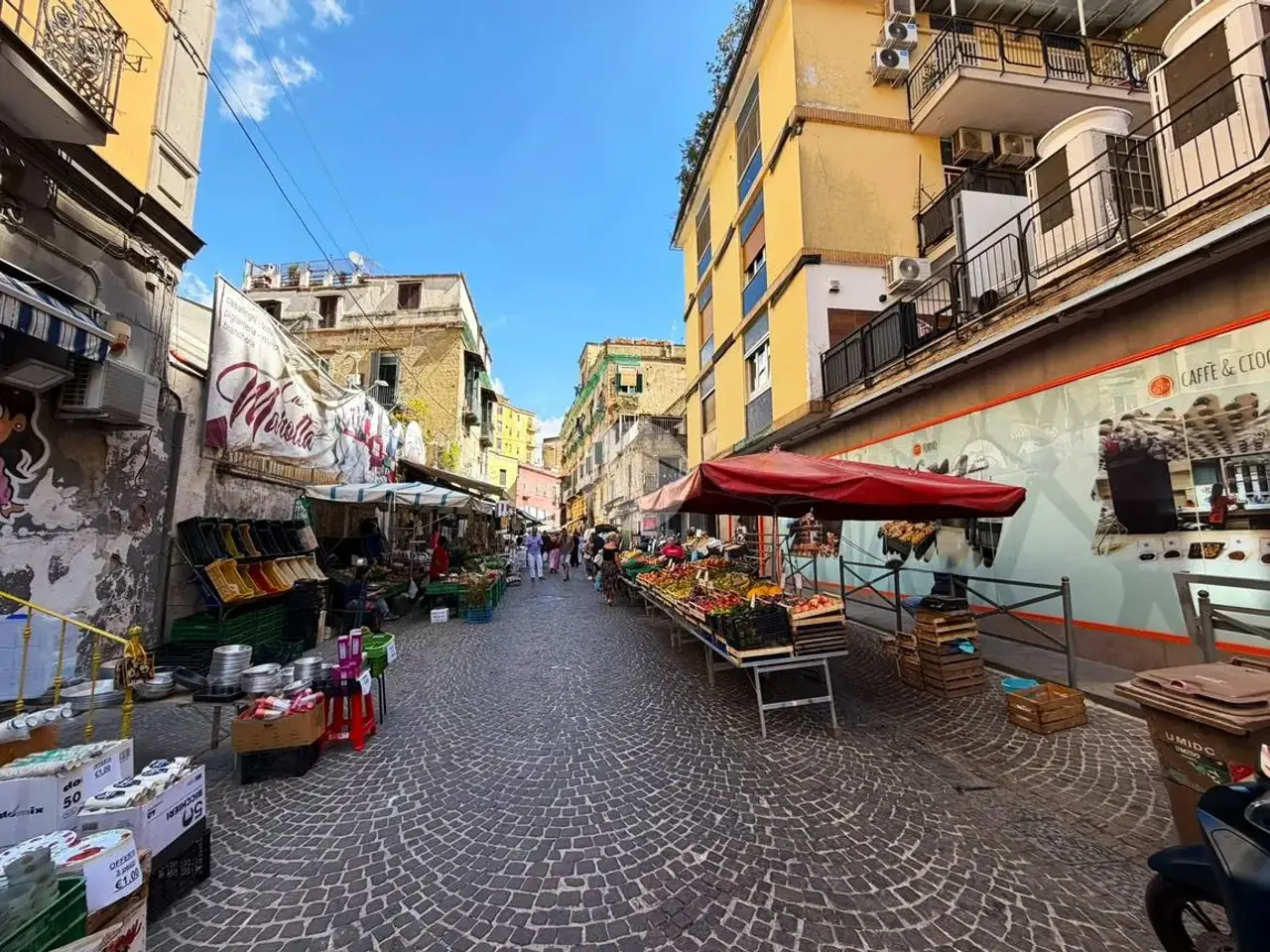 Negozio in Via Annella di Massimo 24, Napoli, {3} - Foto 2