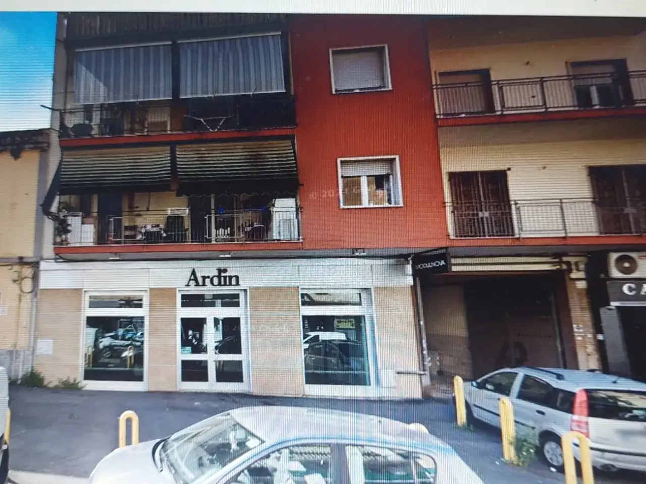 Negozio in Via Nazionale delle Puglie 196, Napoli, {3} - Foto 2
