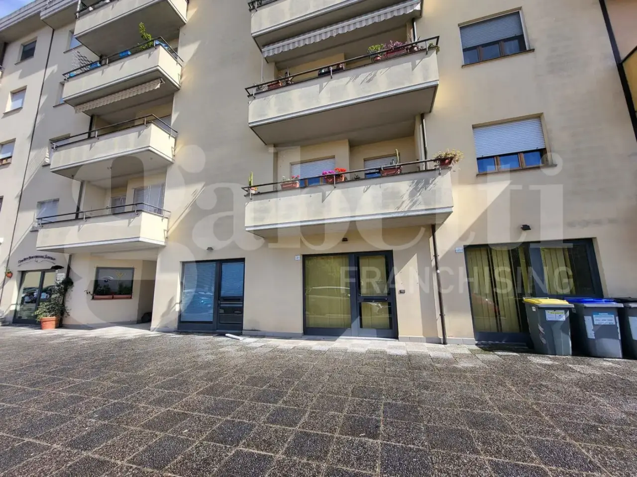 Negozio in Via Treviso 2, Foligno, {3} - Foto 1