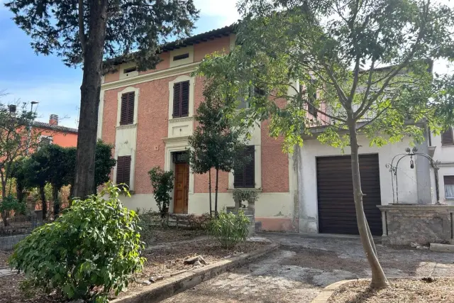 Detached house in Viale Roma, Foligno - Photo 1