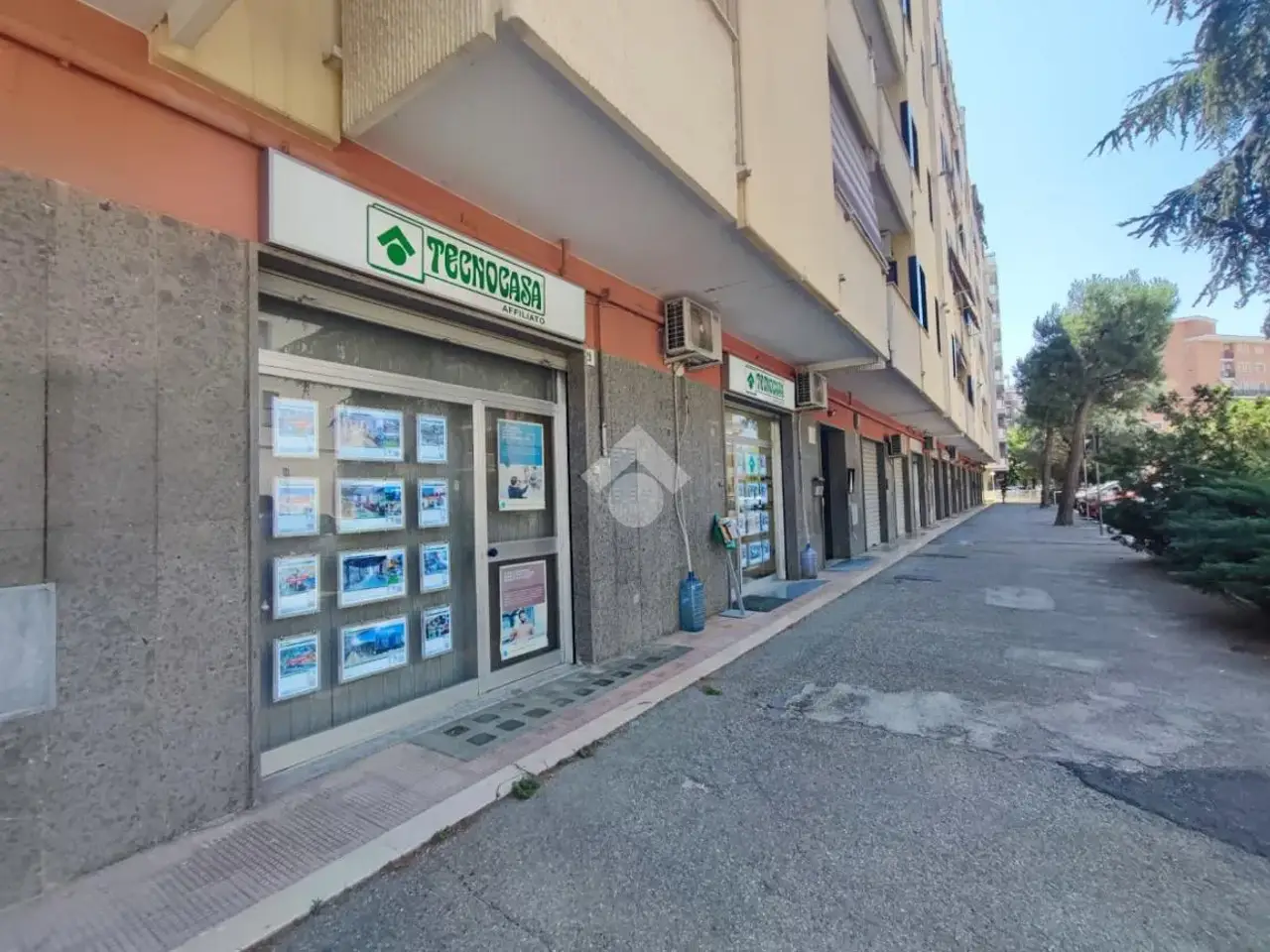Negozio in Via Padre Ardelio della Bella, Foggia, {3} - Foto 2