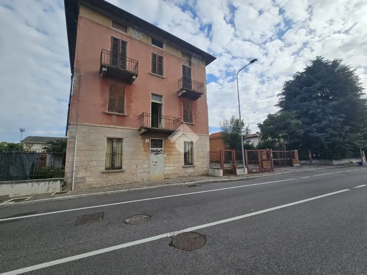 Palazzina commerciale in Via Rose 10, Brescia, {3} - Foto 1