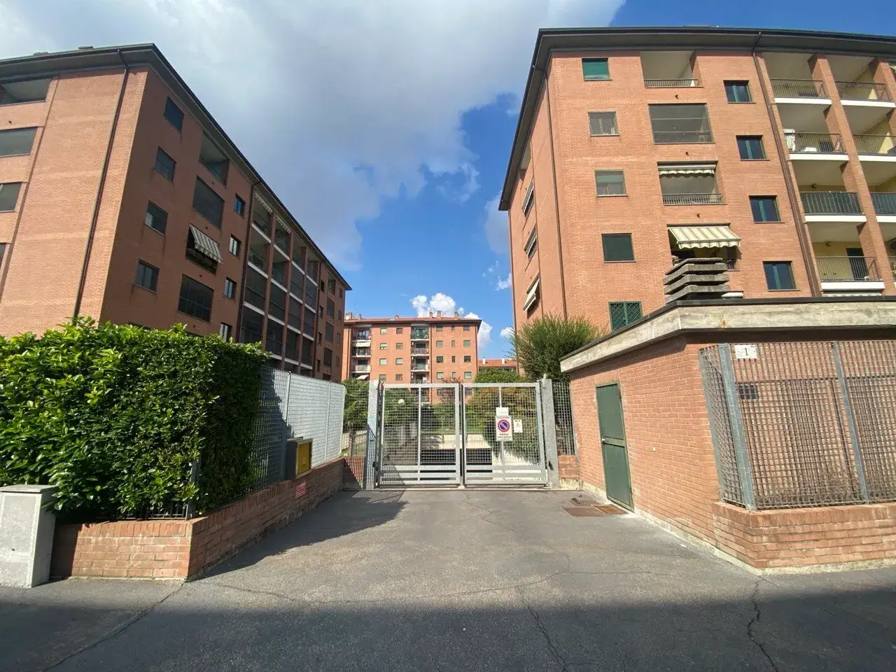 Parcheggio chiuso in Via Antonio Berlese 1, Milano, {3} - Foto 1