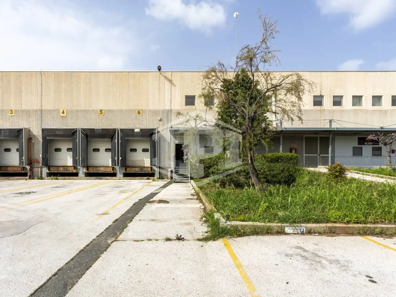Capannone in Viale Maestri del Lavoro 1, Modugno, {3} - Foto 2