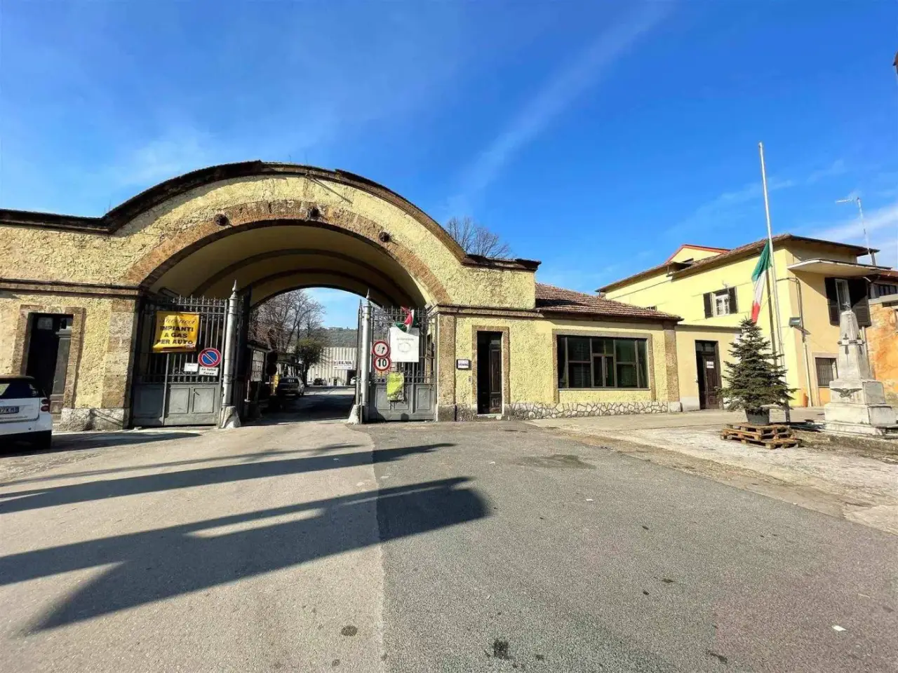 Locale commerciale in Via Borgonuovo 44, Isola del Liri, Frosinone, Isola Del Liri, {3} - Foto 1