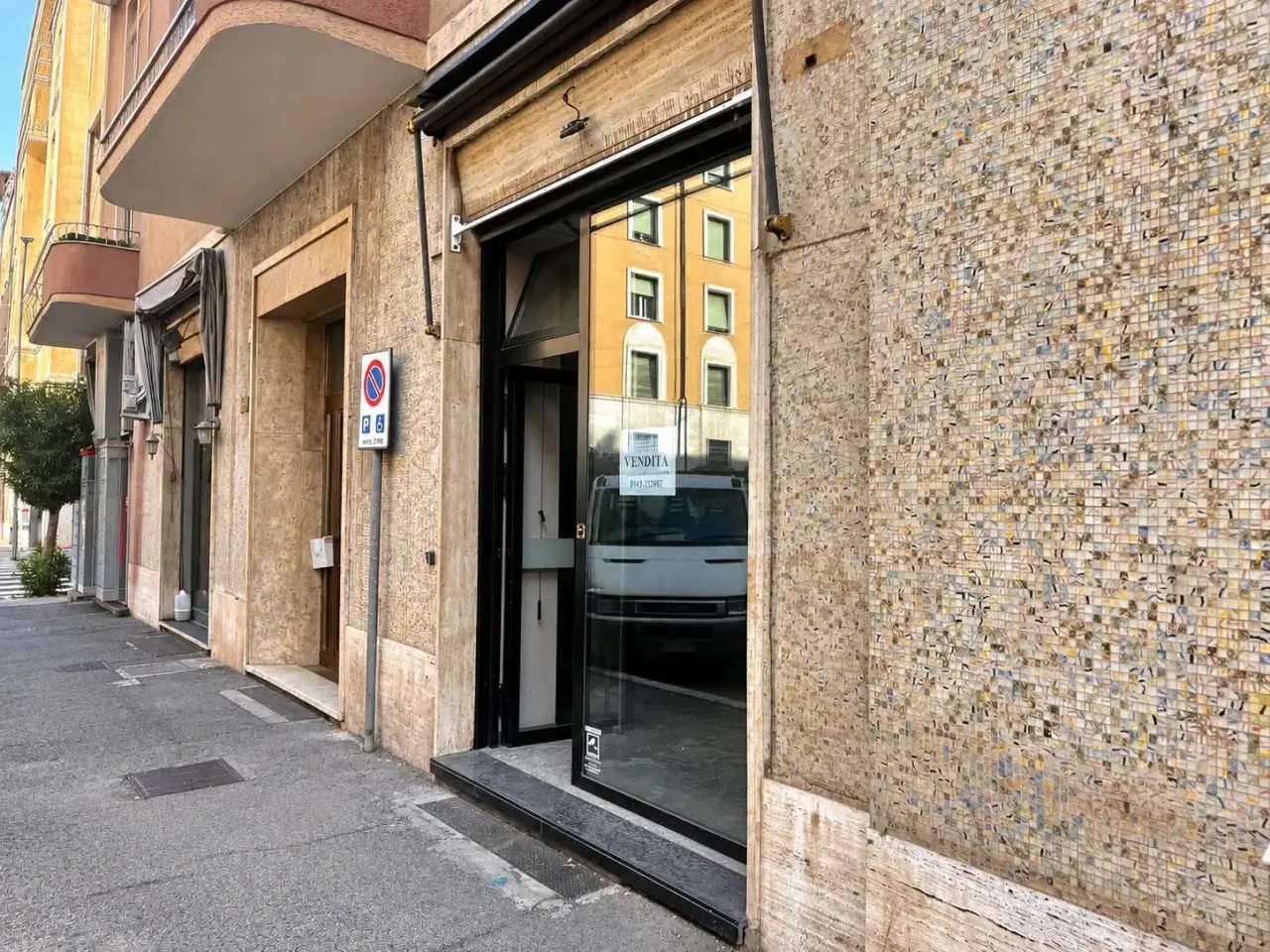 Negozio in Via Damiano Chiesa, Terni, {3} - Foto 1