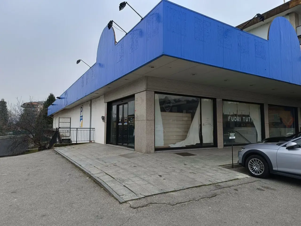 Palazzina commerciale in Corso Cavour 47, Dormelletto, {3} - Foto 2