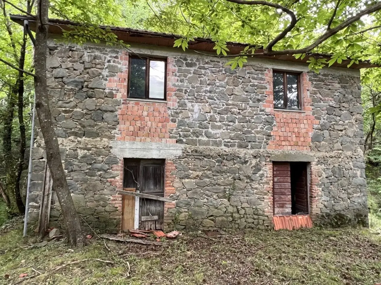 Magazzino in , Bagnone, {3} - Foto 2