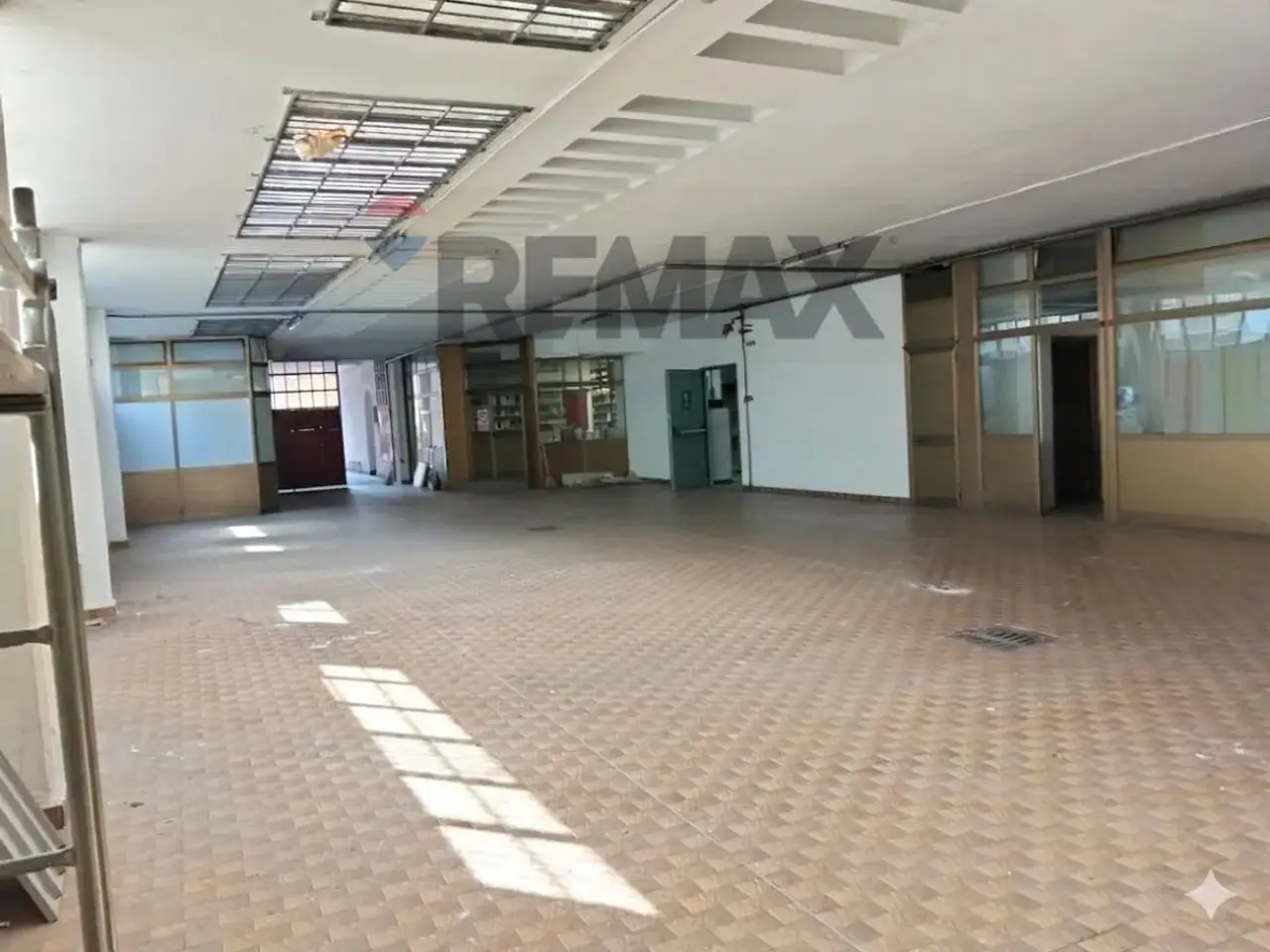 Negozio in Via delle Medaglie d' Oro 9, Varese, {3} - Foto 2