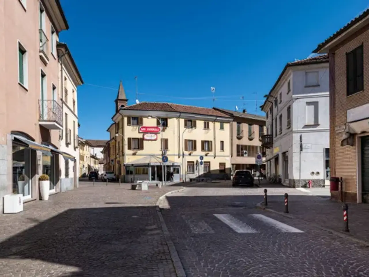 Negozio in Via Aurelio Saffi 38, Sannazzaro De' Burgondi, {3} - Foto 1