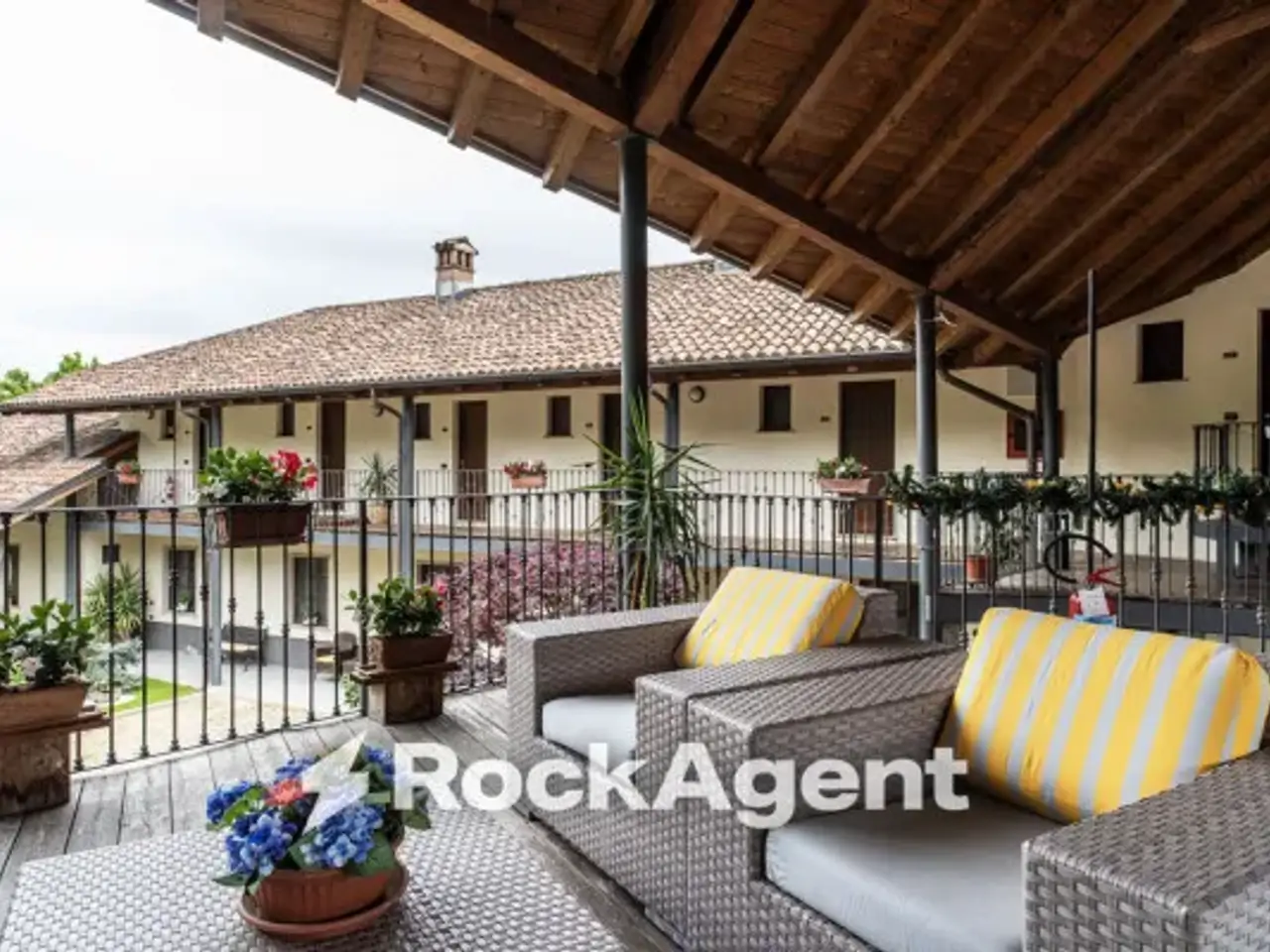 Albergo in Via Frazione Mezzano 117, Sannazzaro De' Burgondi, {3} - Foto 2