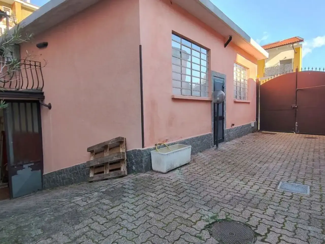 Parcheggio chiuso in Via Monte Cengio 7, Torino, {3} - Foto 1