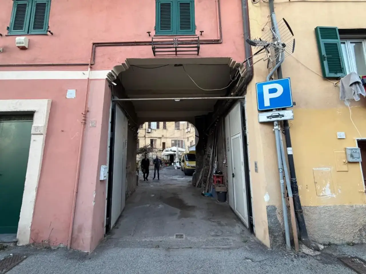 Magazzino in Via Umberto Bertolotti 30, Genova, {3} - Foto 2