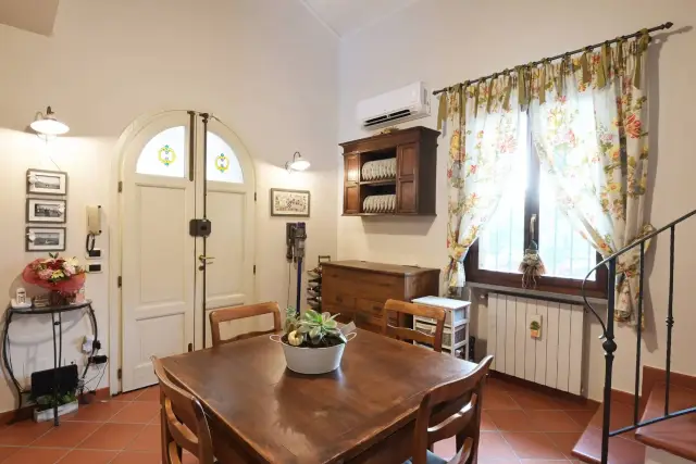 4-room flat in Piazza Risorgimento, Quarrata - Photo 1