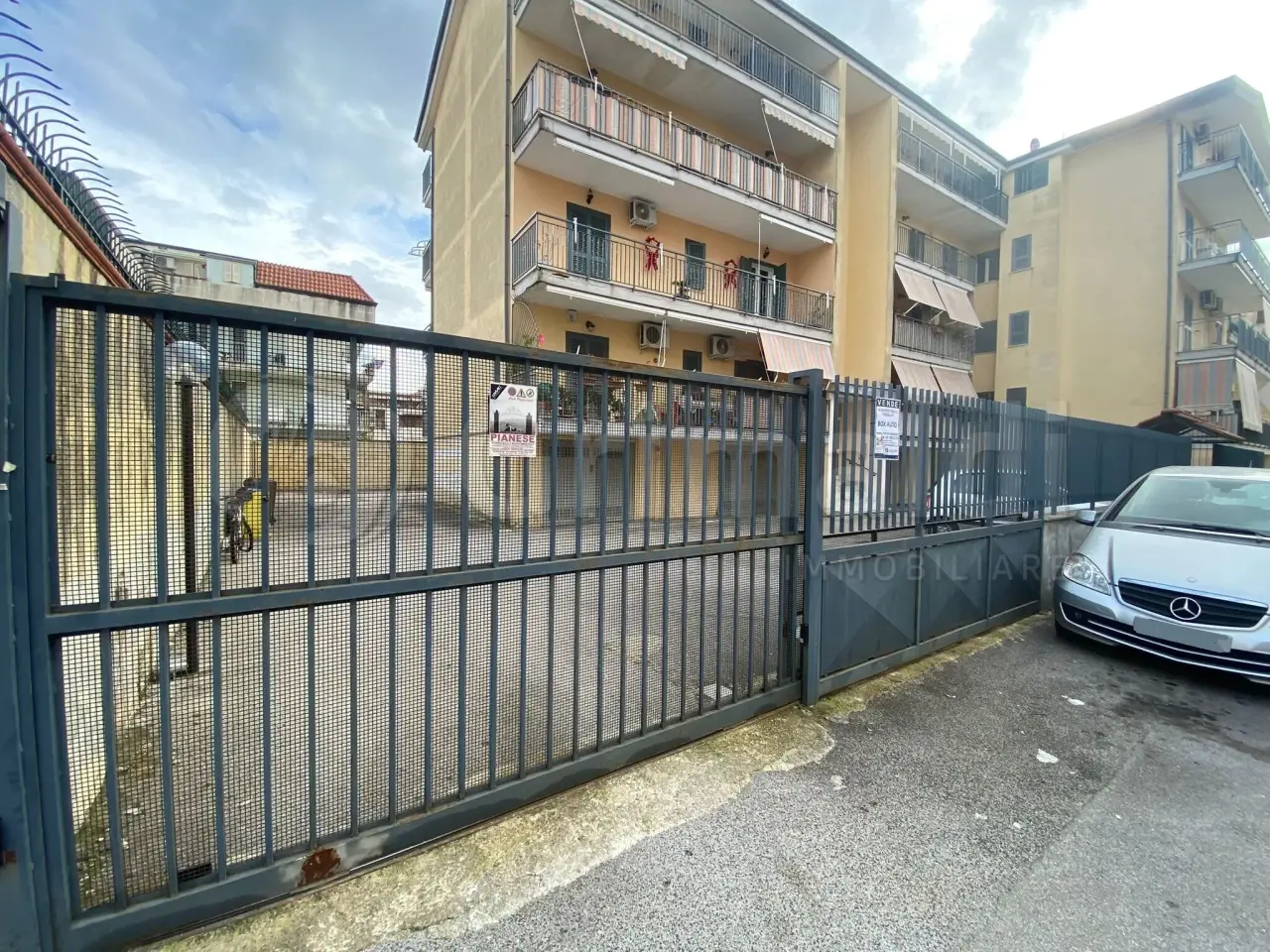 Parcheggio chiuso in , Giugliano In Campania, {3} - Foto 1