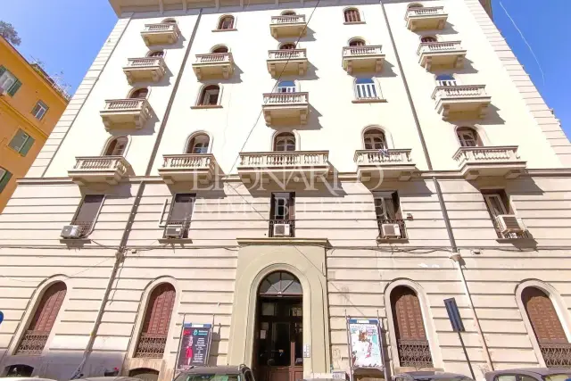 Gemeinschaftsbüro in Via Santa Lucia, Napoli - Foto 1