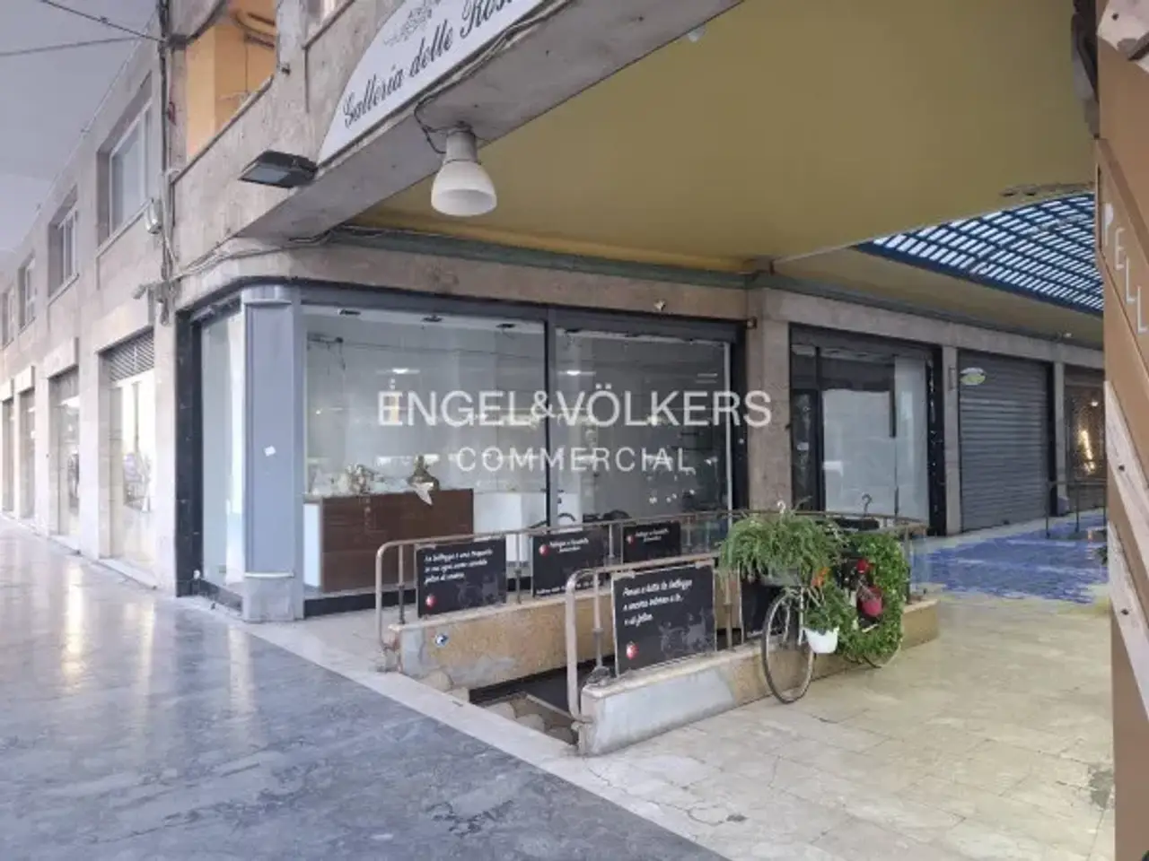 Negozio in Piazzale Ungheria 36, Palermo, {3} - Foto 1
