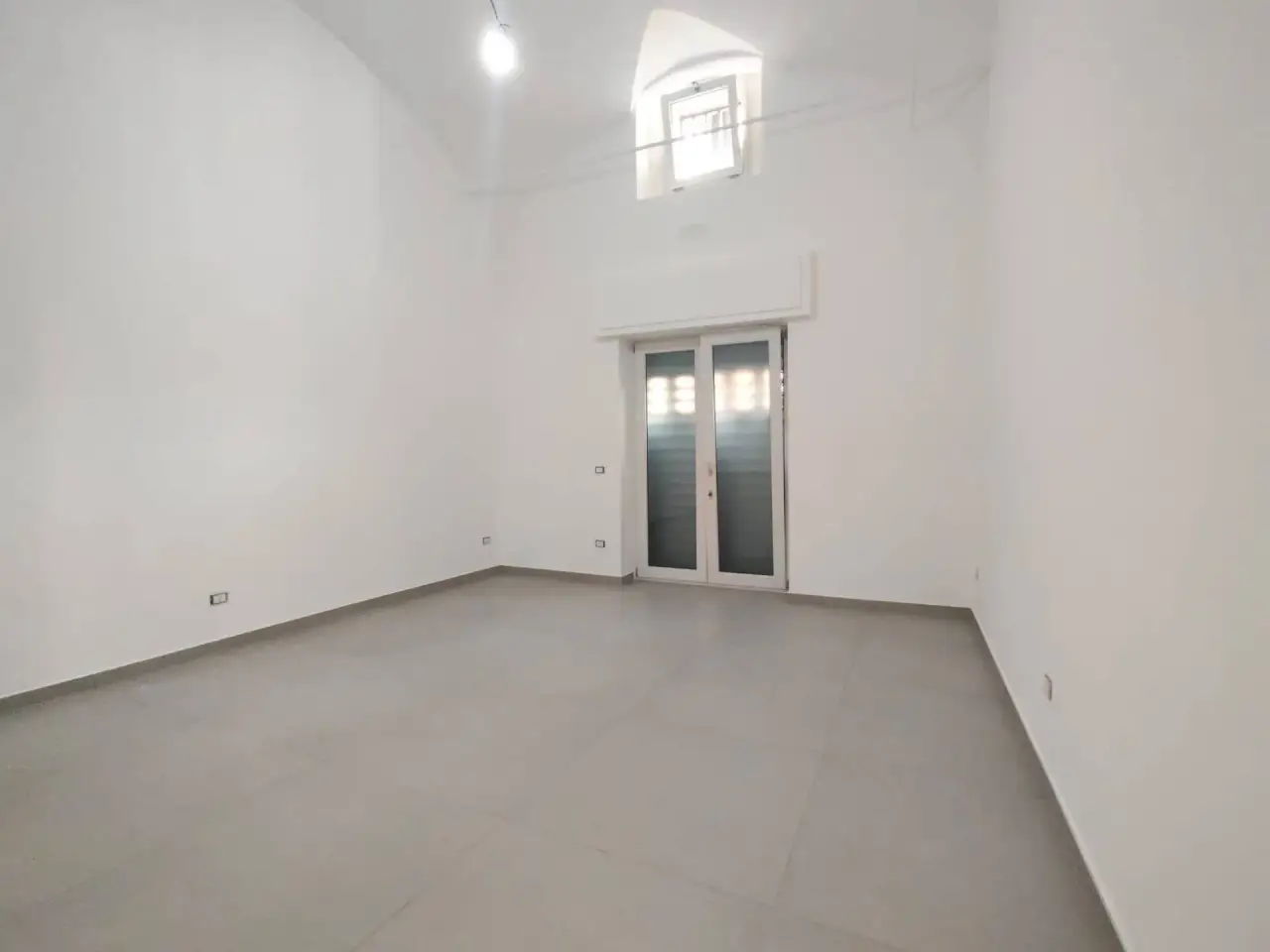 Negozio in Via Roberto d'Angio' 43, Santa Maria Capua Vetere, {3} - Foto 2