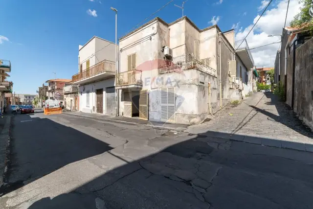 Casa indipendente in Via Michelangelo La Rosa 1, Catania - Foto 1