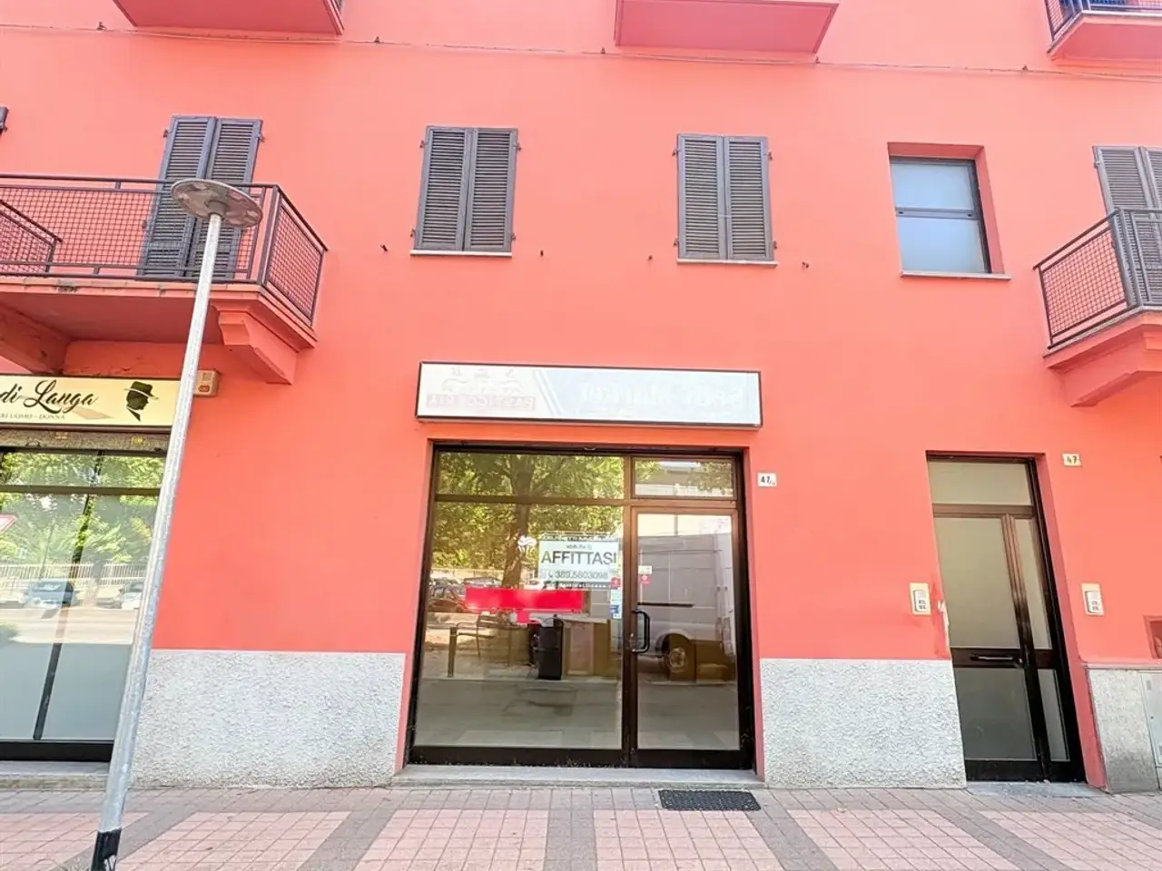 Esercizio commerciale in Corso Langhe 47, Alba, {3} - Foto 1