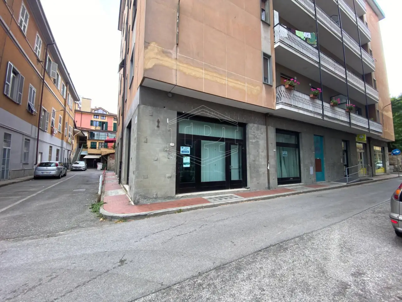 Negozio in Via Fratelli Francia, Cairo Montenotte, {3} - Foto 2