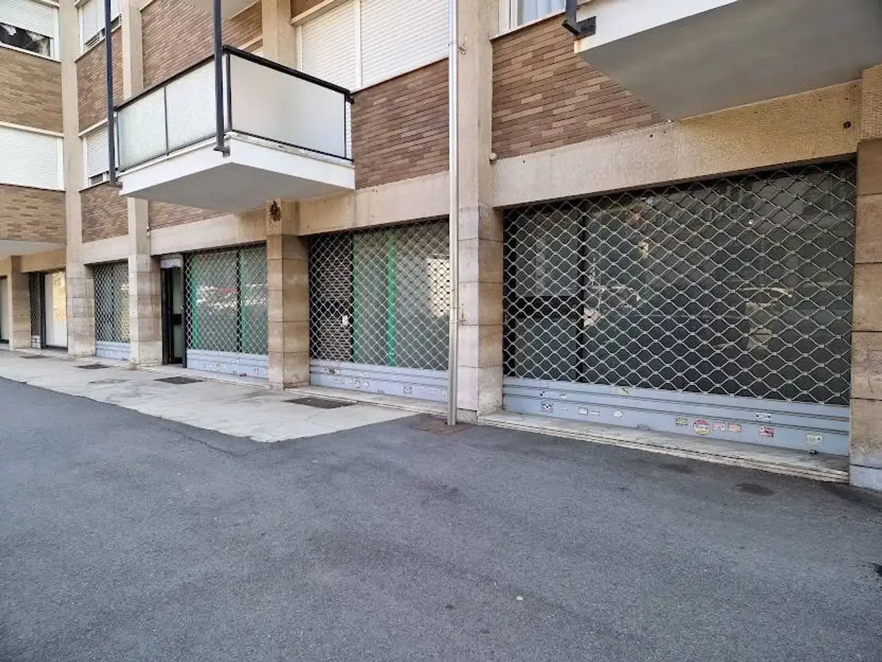 Locale commerciale in Via Aosta 12, Ivrea, Ivrea, {3} - Foto 1