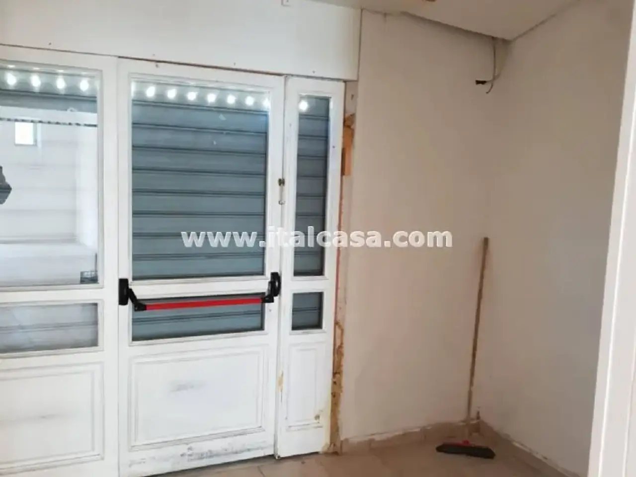 Magazzino in Viale Regina Margherita. Crotone, Crotone, {3} - Foto 2