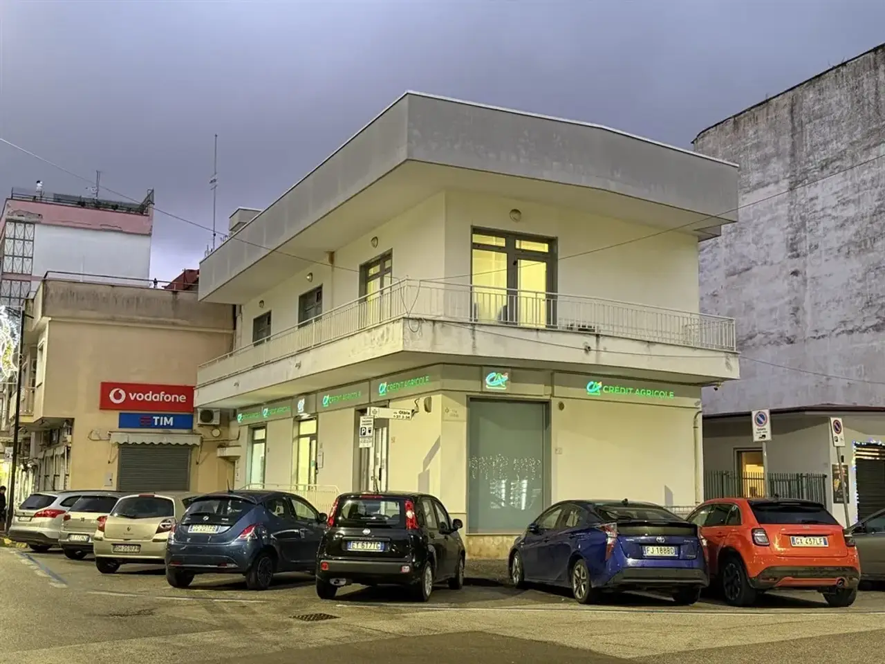 Palazzina commerciale in Piazza Sant'Agnese 20, Pomigliano D'Arco, {3} - Foto 1