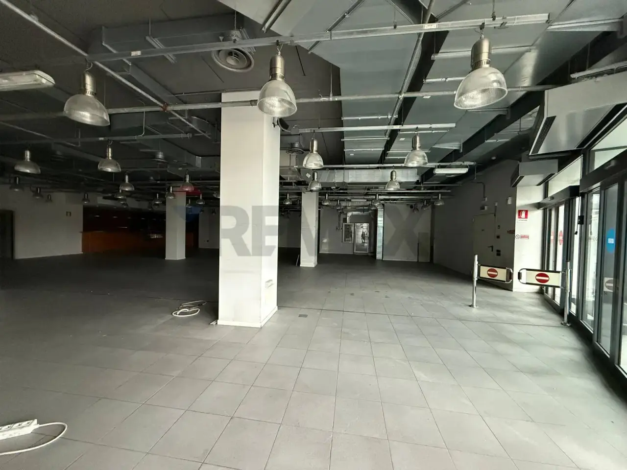 Negozio in Via Provinciale 2, Lallio, {3} - Foto 2