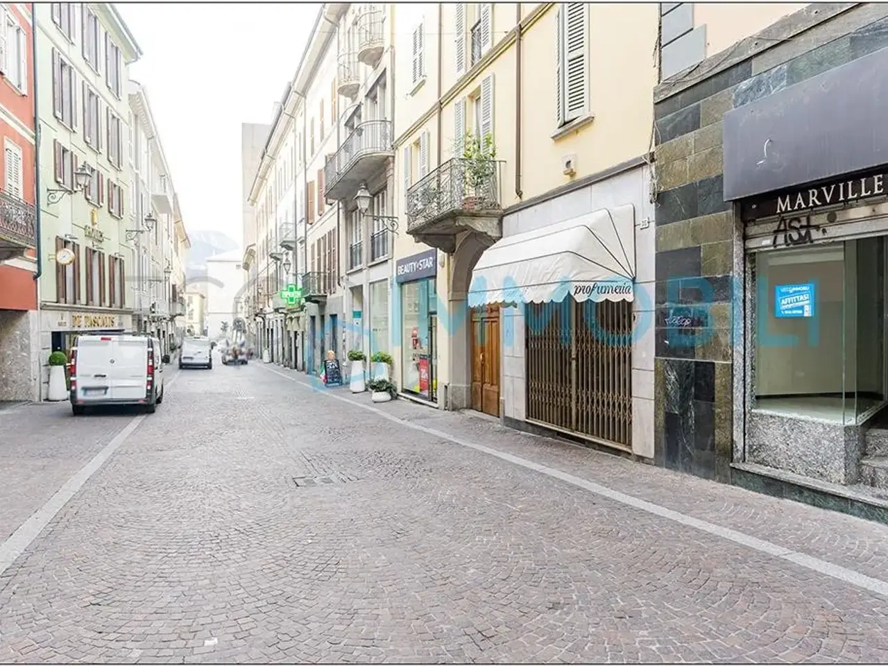 Negozio in Via Cavour 37, Lecco, {3} - Foto 2