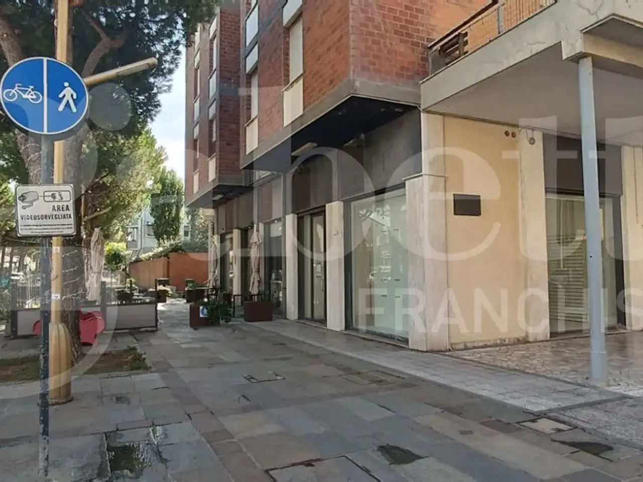 Negozio in Viale delle Nazioni  113, Ravenna, {3} - Foto 1