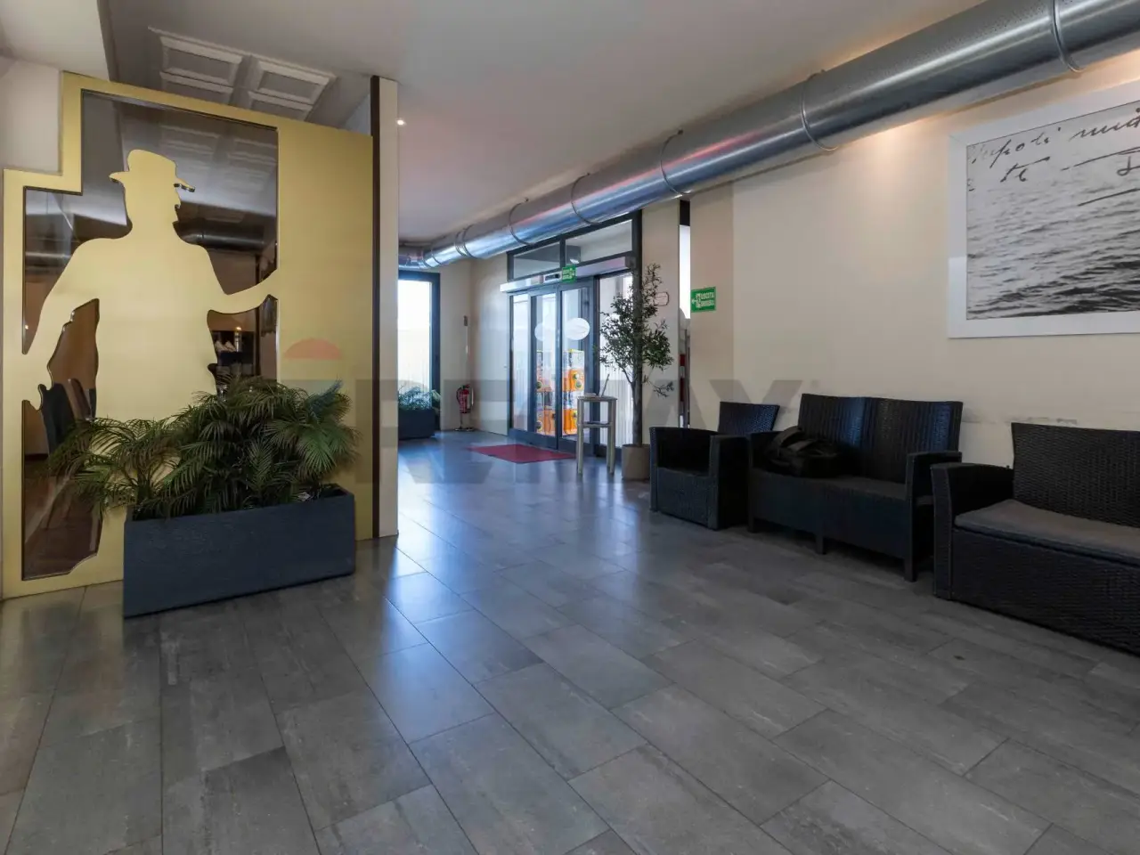 Negozio in Via Leone Tolstoj 79, San Giuliano Milanese, {3} - Foto 2