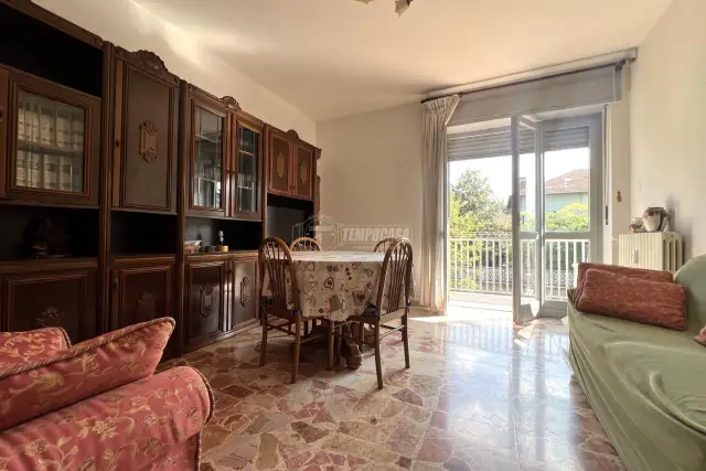 4-room flat in Via Martiri d'Italia, Caluso - Photo 1