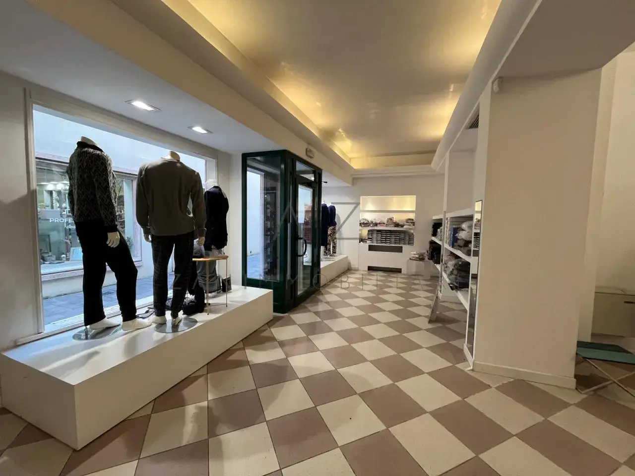 Negozio in Via San Pio X, Castelfranco Veneto, {3} - Foto 1