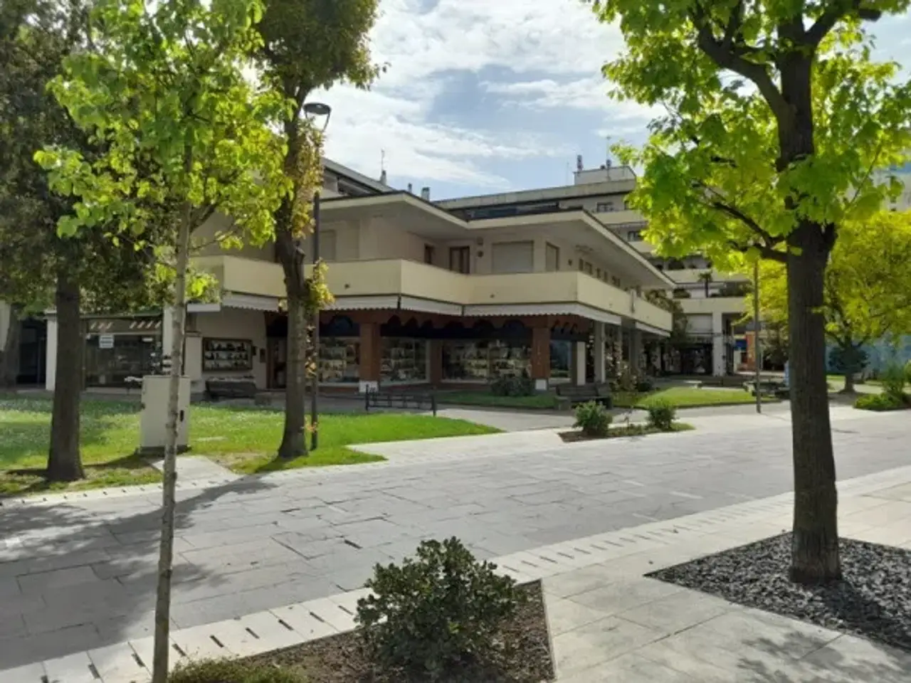 Ufficio in Viale Stazione, Montegrotto Terme, {3} - Foto 1