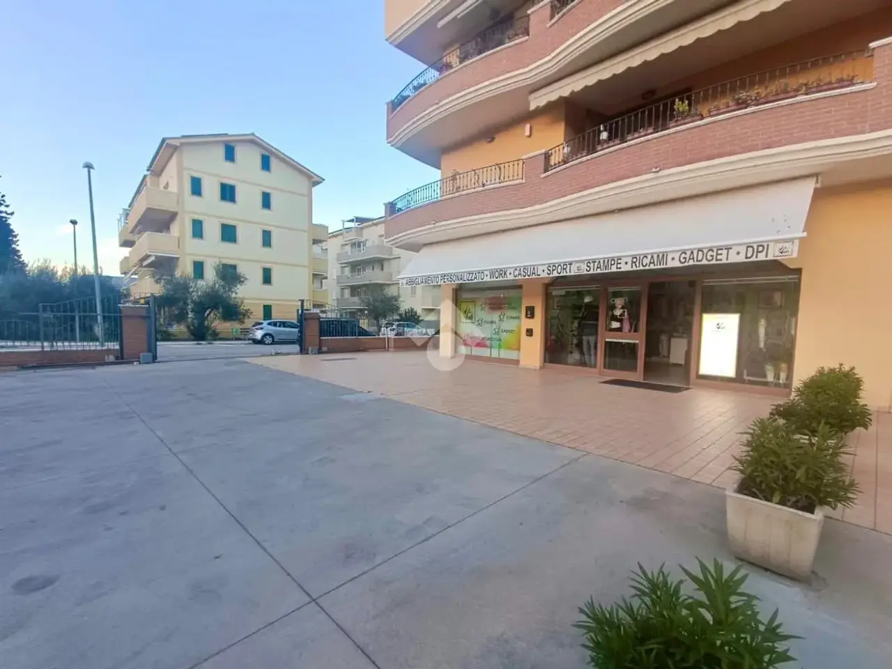 Negozio in Via Nazionale Adriatica 85, Tortoreto, {3} - Foto 2