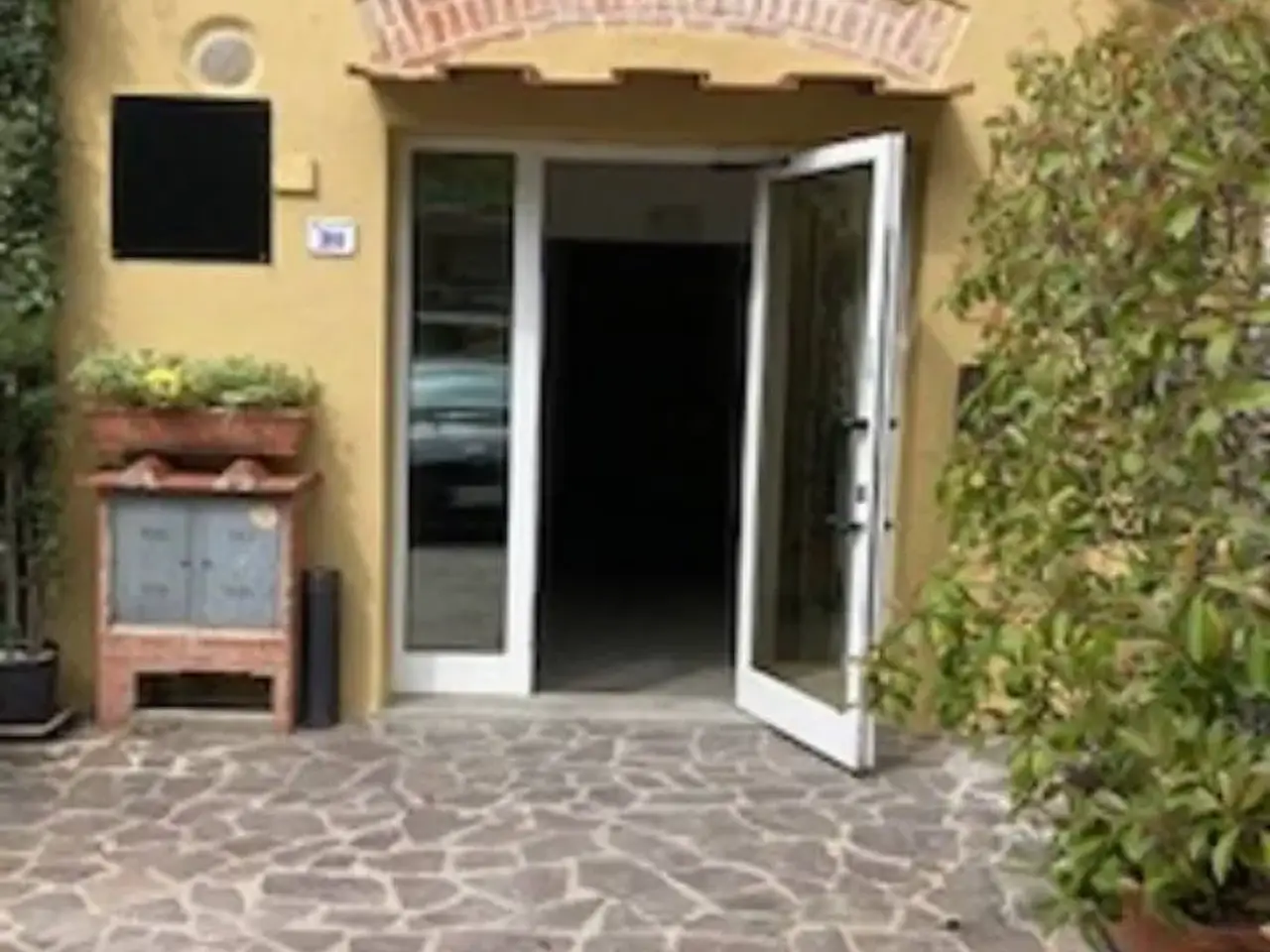 Esercizio commerciale in , Pistoia, {3} - Foto 1