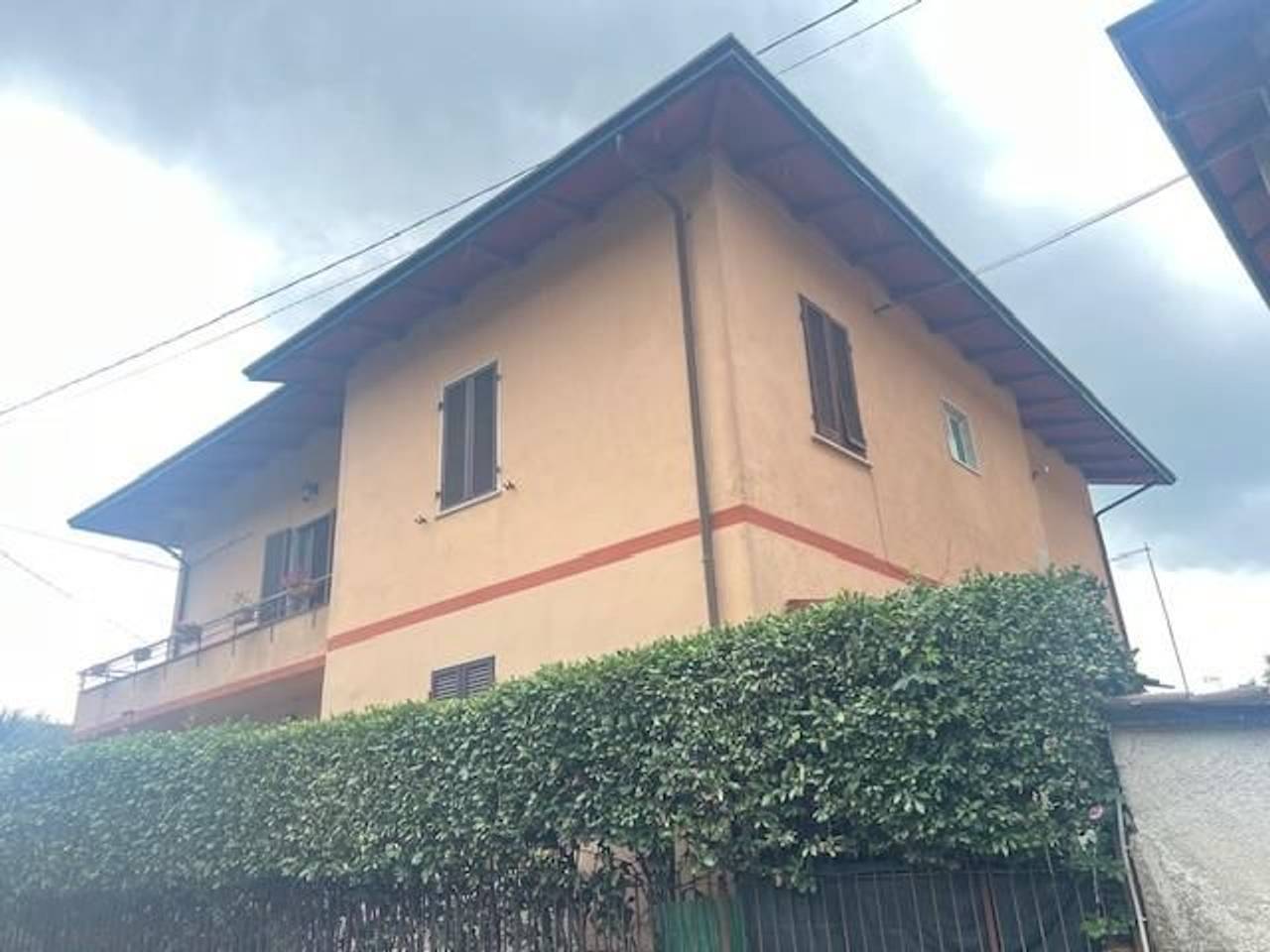 casa indipendente in vendita a Massa
