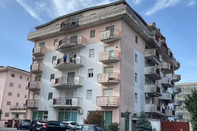 Vierzimmerwohnung in Via Volturno, Cassino - Foto 1